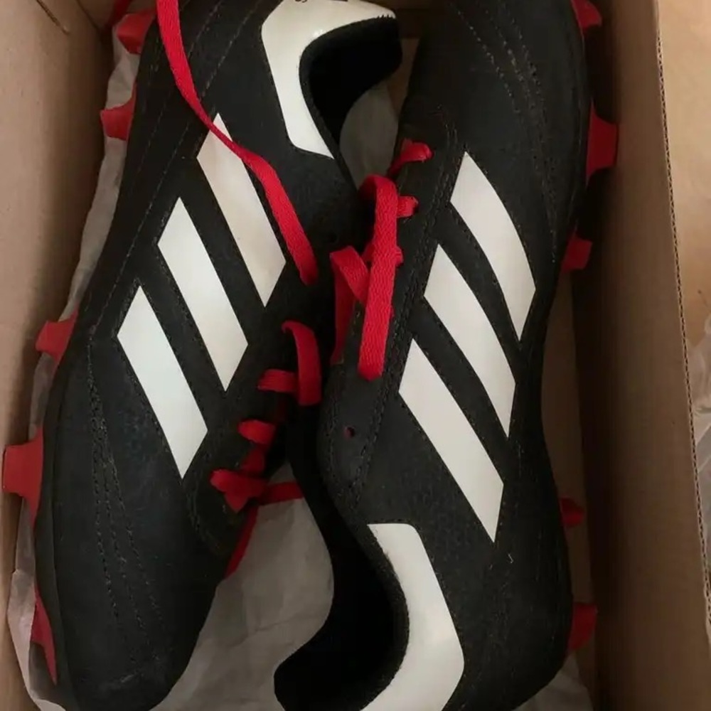 New in box size 6 youth soccer cleats